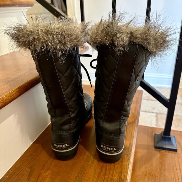 Sorel waterproof boots - Picture 3 of 4